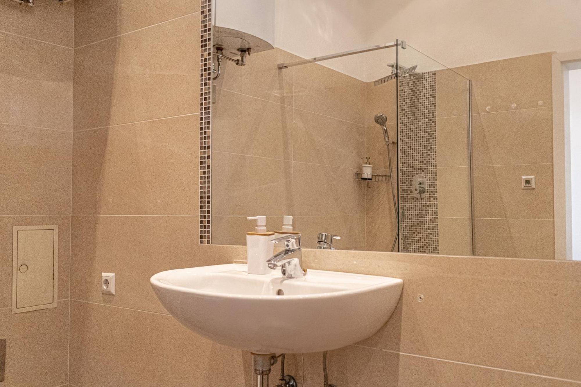 Special Vintage Viennese Apartment - 12Min F Downtown ภายนอก รูปภาพ