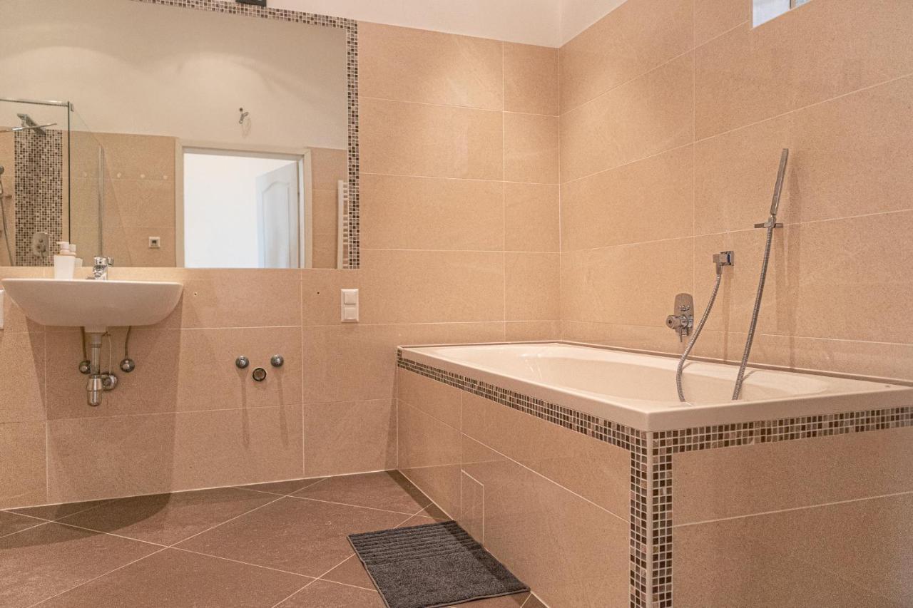 Special Vintage Viennese Apartment - 12Min F Downtown ภายนอก รูปภาพ